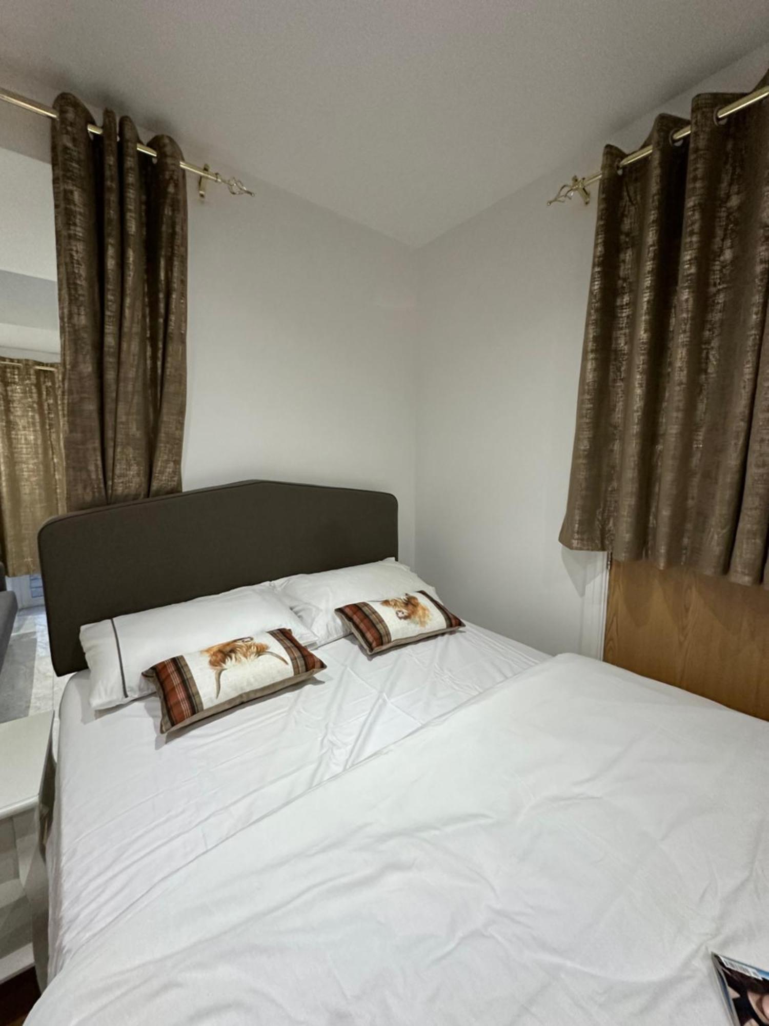 4Th Studio Flat With Private Own Bathroom A London Luxury Family Home Setup And Furnished With Double Bed Plus A Double Futon-Sofa Bed A Single Futon Bed A Baby Cot And Garden And Free Parking Exterior photo