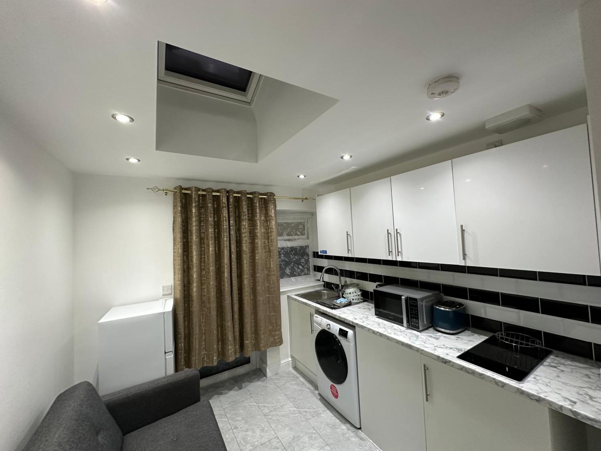 4Th Studio Flat With Private Own Bathroom A London Luxury Family Home Setup And Furnished With Double Bed Plus A Double Futon-Sofa Bed A Single Futon Bed A Baby Cot And Garden And Free Parking Exterior photo